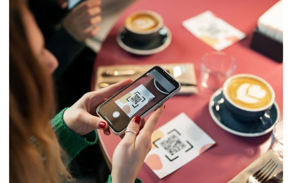 Ticaret Bakanlığı’ndan QR Menü Zorunluluğu: Dijital Fiyat Listesi Dönemi Resmen Başladı